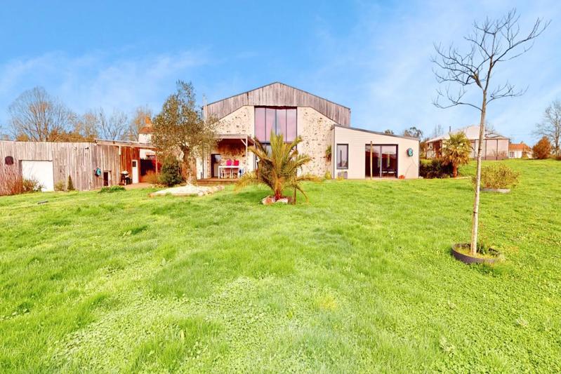 Demeure - 256 m² - 8 pièces