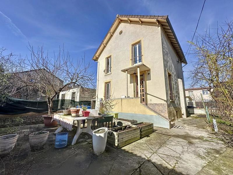 Maison - 186 m² - 7 pièces