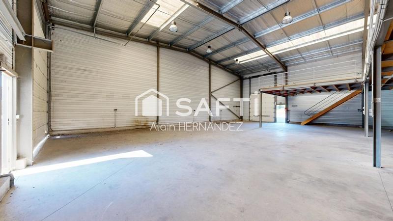 Local commercial - 2 600 m² - 10 pièces