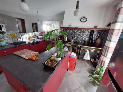 Maison - 220 m² - 6 pièces