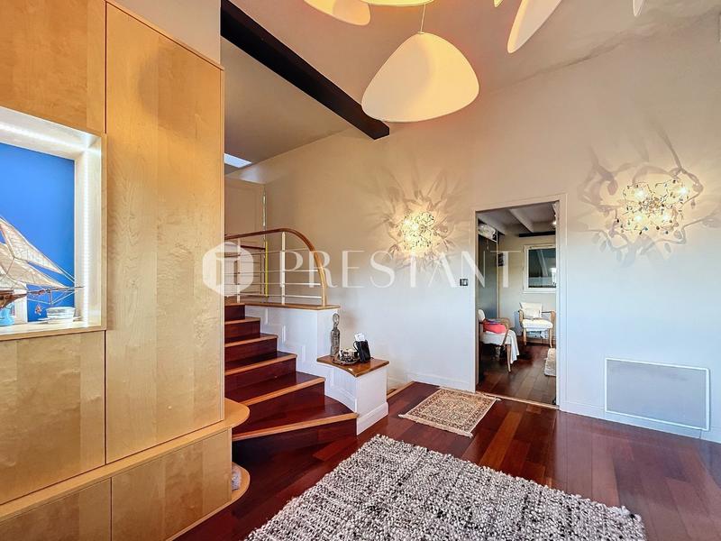 Maison - 250 m² - 6 pièces