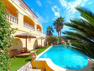 Villa - 225 m² - 9 pièces