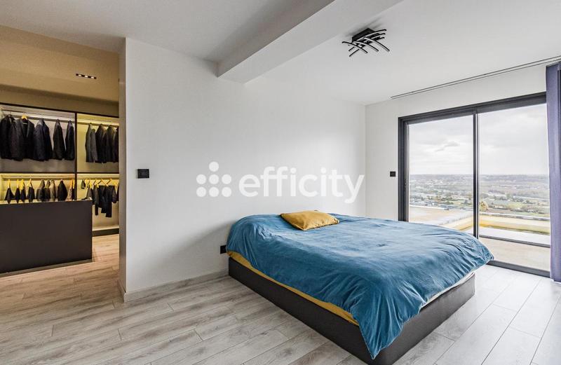 Pavillon - 200 m² - 6 pièces