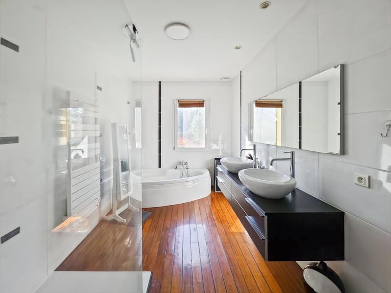 Maison - 195 m² - 7 pièces