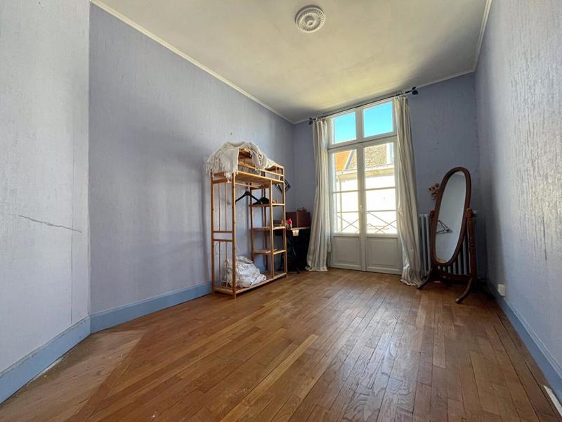 Maison - 224 m² - 11 pièces