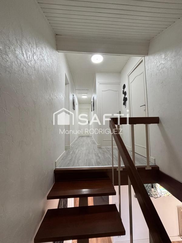 Maison - 200 m² - 8 pièces