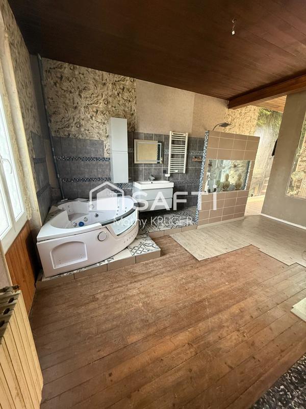 Maison - 257 m² - 8 pièces