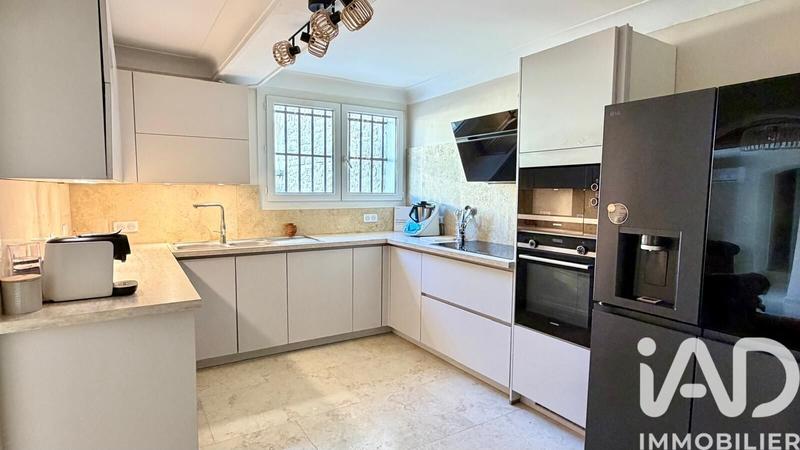 Maison - 225 m² - 10 pièces