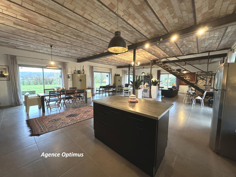 Propriété - 232 m² - 7 pièces