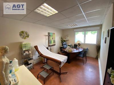 Local commercial - 149 m² - 6 pièces