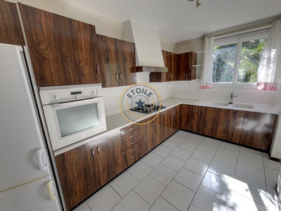 Maison - 94 m² - 5 pièces