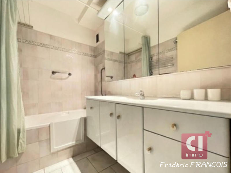 Appartement - 105 m² - 5 pièces