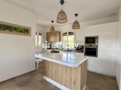 Maison - 140 m² - 5 pièces