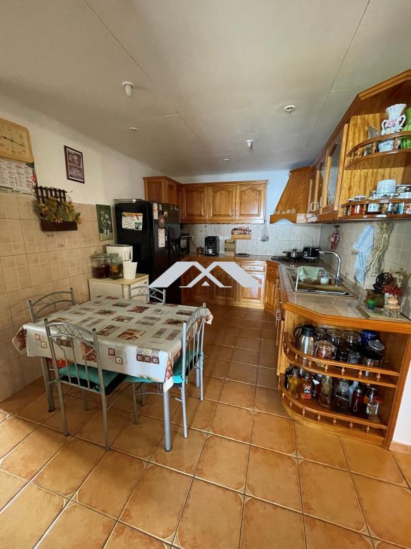 Maison - 208 m² - 9 pièces