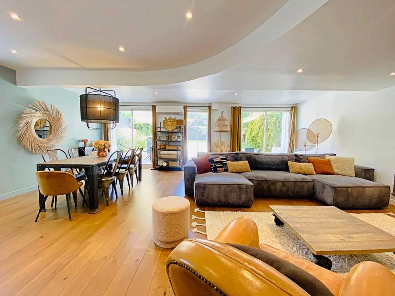 Maison - 210 m² - 6 pièces