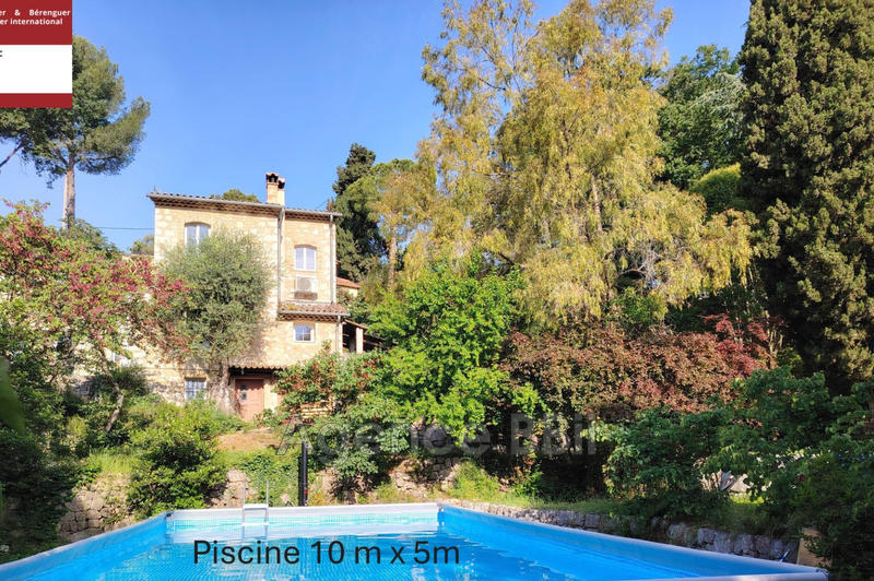 Maison - 220 m² - 10 pièces