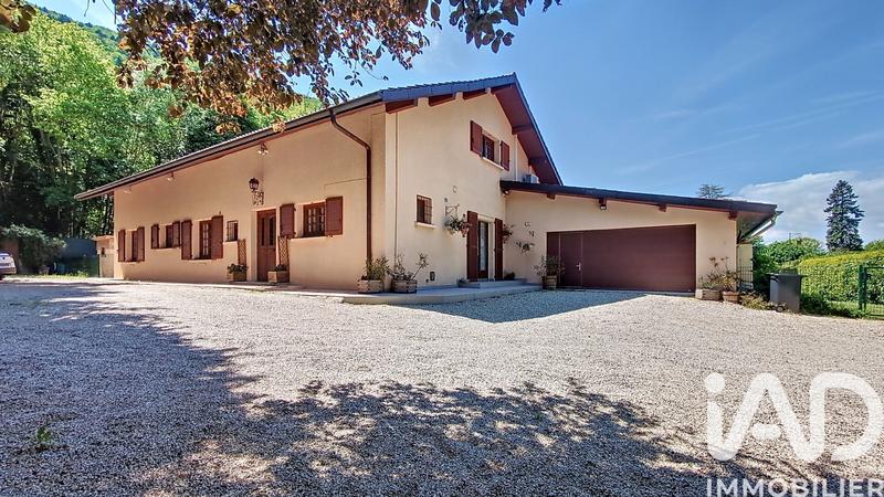 Maison - 313 m² - 9 pièces