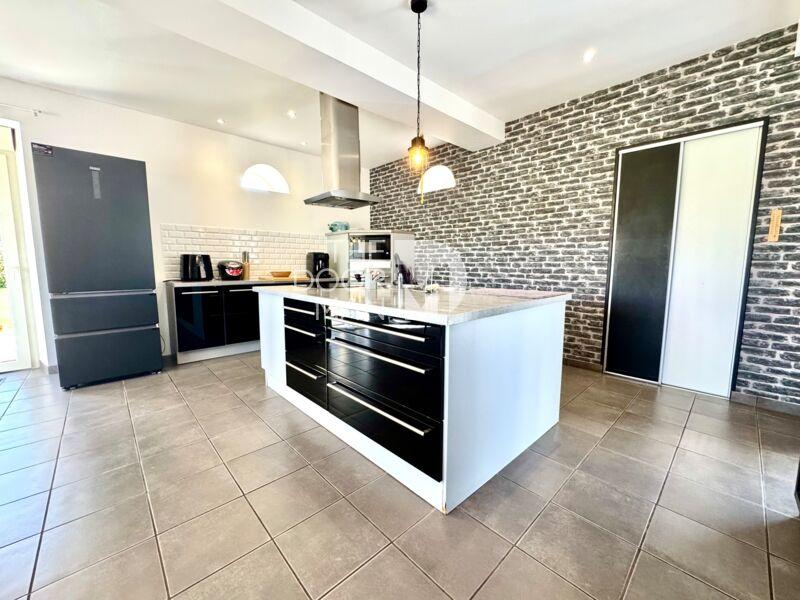 Maison - 194 m² - 7 pièces