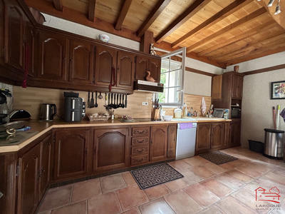 Maison - 210 m² - 8 pièces