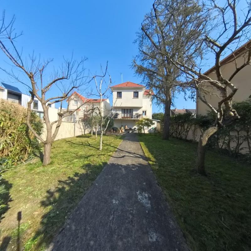 Maison - 127 m² - 8 pièces