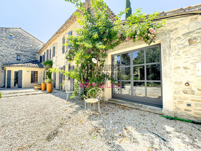 Maison - 227 m² - 8 pièces