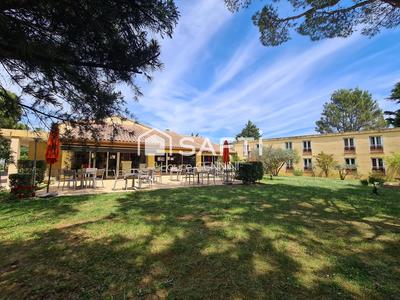 Local commercial - 1 050 m² - 35 pièces