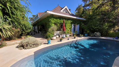 Maison - 210 m² - 7 pièces