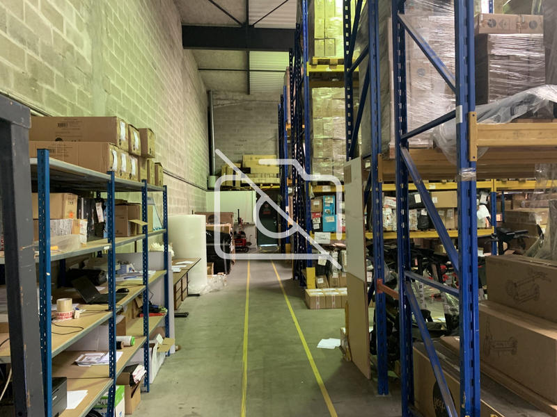 Entrepôt - 4 415 m²