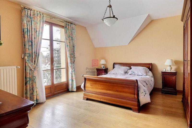 Maison - 196 m² - 8 pièces