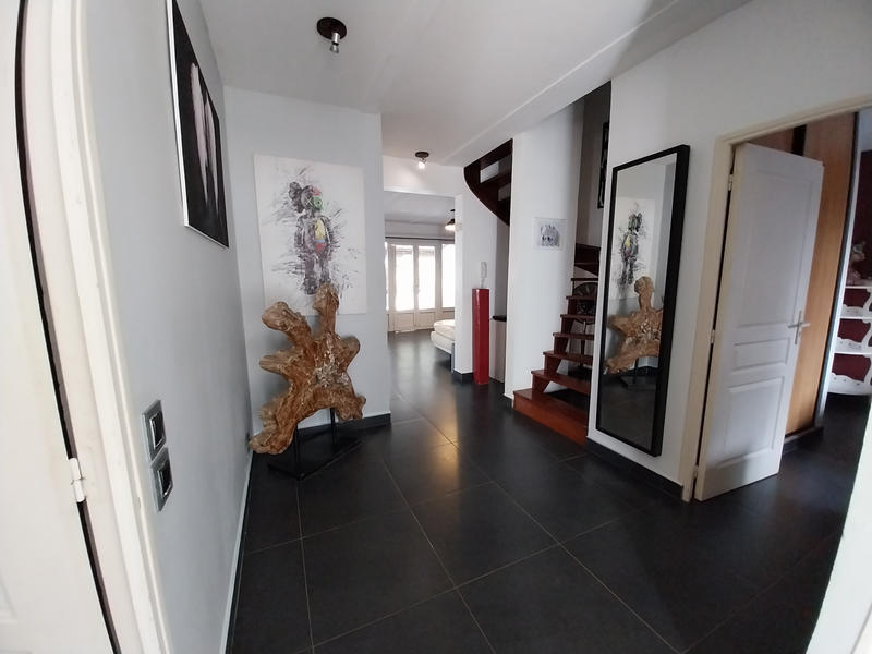 Villa - 240 m² - 9 pièces