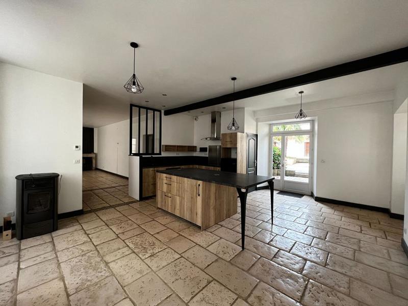 Maison - 259 m² - 8 pièces