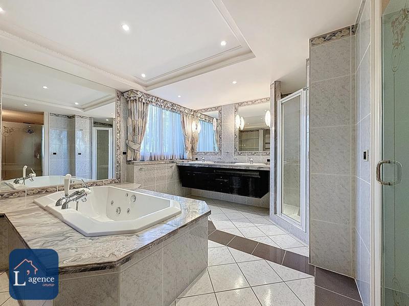 Appartement - 349 m² - 6 pièces