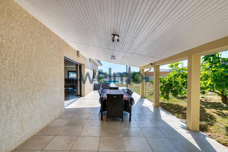 Maison - 300 m² - 8 pièces