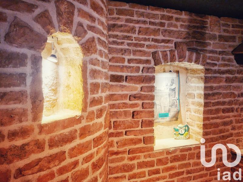 Maison - 1 458 m² - 34 pièces