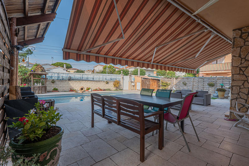 Maison - 237 m² - 8 pièces