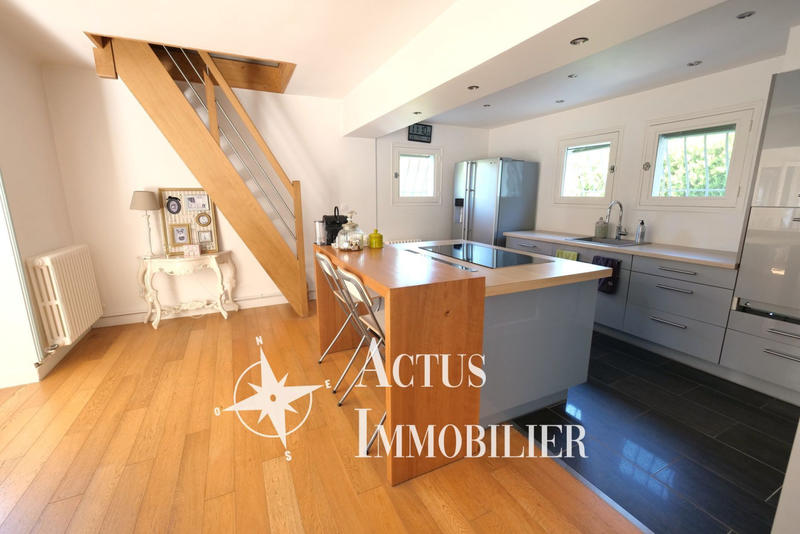 Maison - 214 m² - 6 pièces