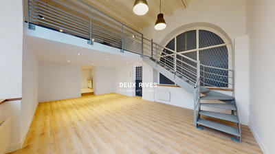 Loft - 84 m² - 4 pièces