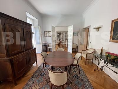 Demeure - 331 m² - 9 pièces