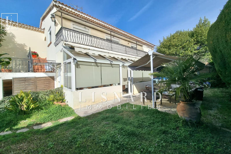 Maison - 262 m² - 10 pièces