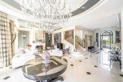 Maison - 520 m² - 10 pièces