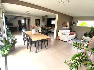 Maison - 152 m² - 5 pièces