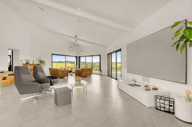 Maison contemporaine - 262 m² - 7 pièces