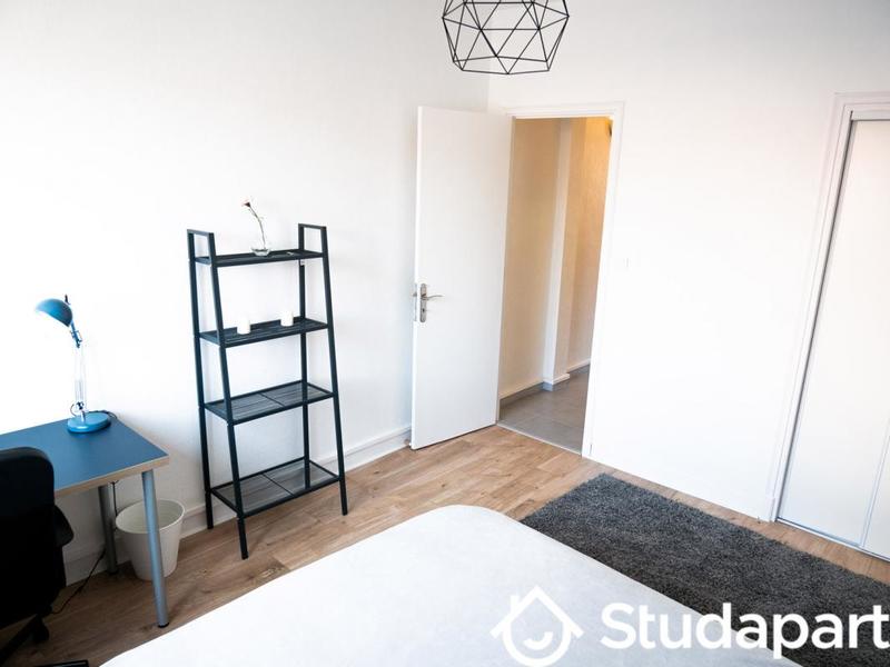 Chambre - 14 m² - 1 pièce