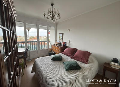 Appartement - 100 m² - 5 pièces