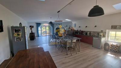 Maison - 245 m² - 8 pièces