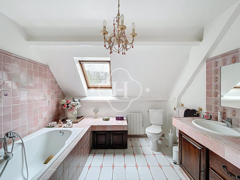 Maison - 168 m² - 8 pièces