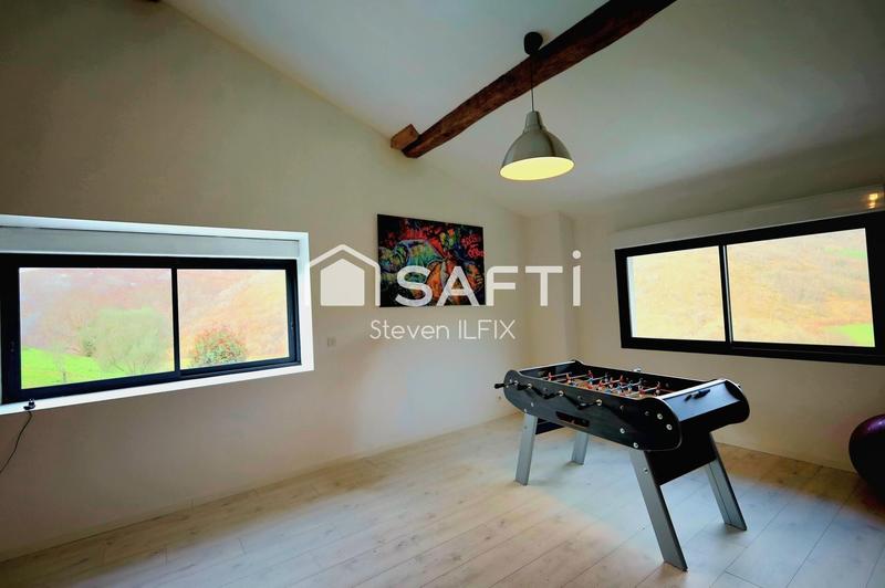 Maison - 240 m² - 6 pièces