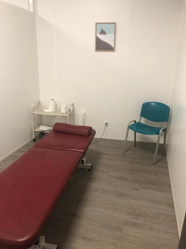 Local d'activités - 151 m² - 7 pièces