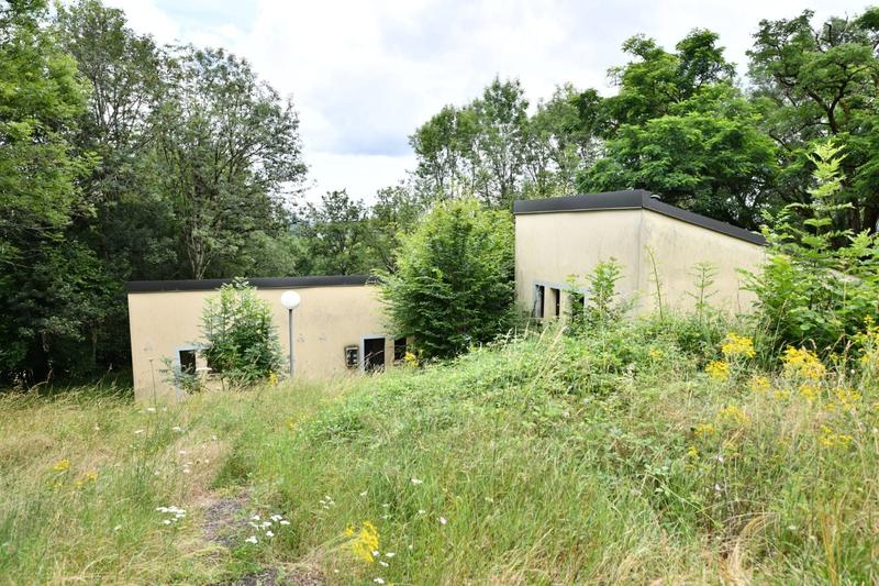 Maison - 1 500 m² - 40 pièces