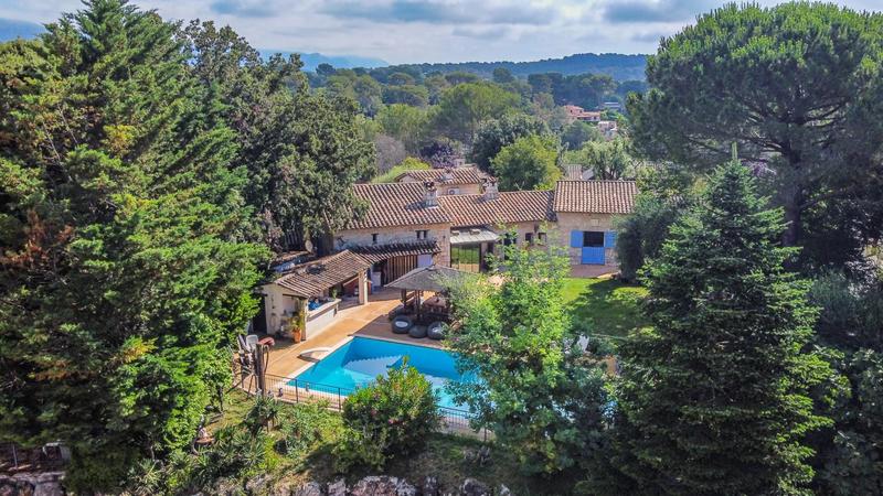 Maison - 358 m² - 10 pièces